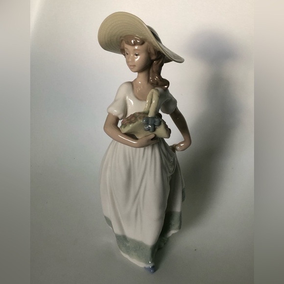 Vintage NAO Lladro Brillo Flores De Primavera flowers of spring girl with basket - Picture 2 of 15